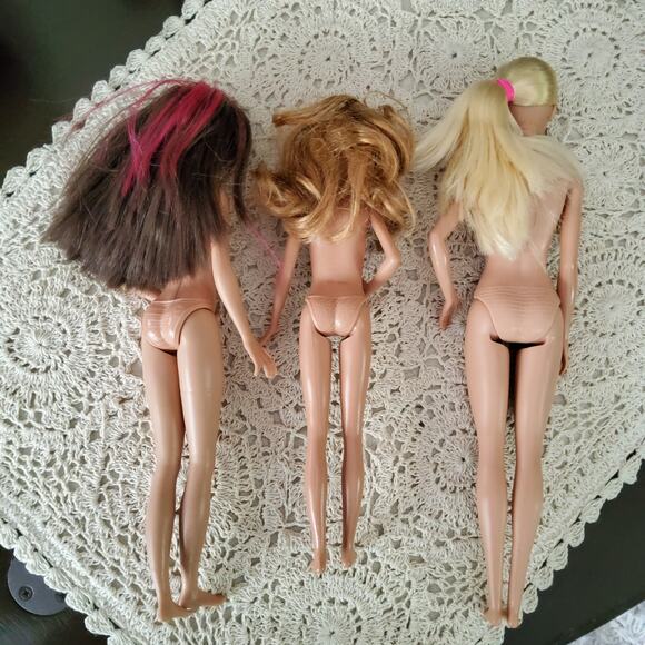 Mattel Barbie Doll Set of 3 Lot Barbie Skipper Stacie Pink Hair No Clothes - Picture 9 of 9